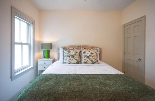 Historic Downtown Savannah House | Parkside Place by Lucky Savannah