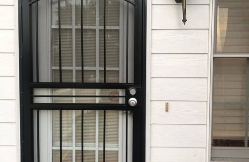 Parkton Apartment | Parkton Place 3-bedroom mother-in-law AptnPrivate entrance & Private Bathroom