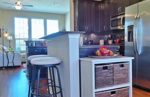 College Station House | Parkview Cottage ~ Pet Friendly Oasis!