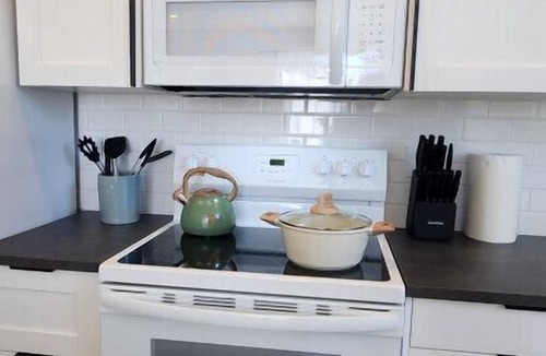 Mossyrock House | Parkview hot tub grill fire pit