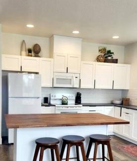 Mossyrock House | Parkview hot tub grill fire pit