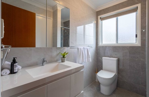 Dubbo House | Parkview - Pool, Ultimate Entertainer