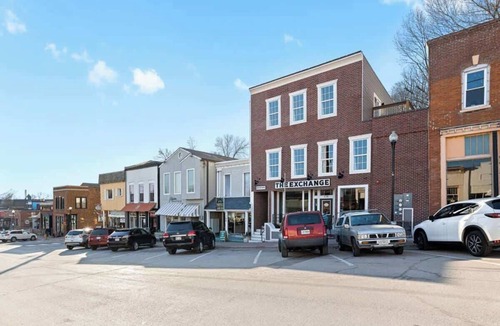 Parkville Apartment | Parkville Charmer 1BR King+Shops+Eats
