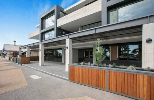 Mornington Apartment | Parkvue 11 | Perfect for Two
