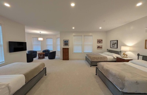 Goshen Bed & Breakfast | Parkway House Goshen Bed & Breakfast Suite #2