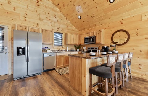 Pigeon Forge Cabin | Parkway Paradise w Private Hot Tub