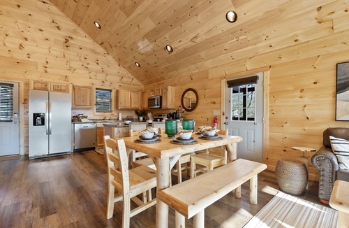 Pigeon Forge Cabin | Parkway Paradise w Private Hot Tub