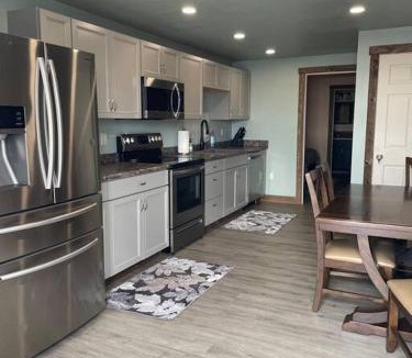 Gardiner House | ParkWay Yellowstone Guest House #7