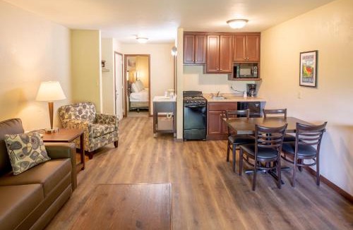 Fish Creek Hotel | Parkwood Lodge