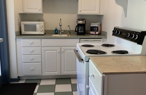 Historic District - North Apartment | Parlor Apartment on Abercorn: Facing Colonial Park