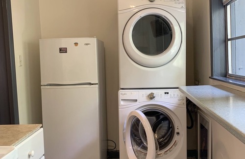 Historic District - North Apartment | Parlor Apartment on Abercorn: Facing Colonial Park