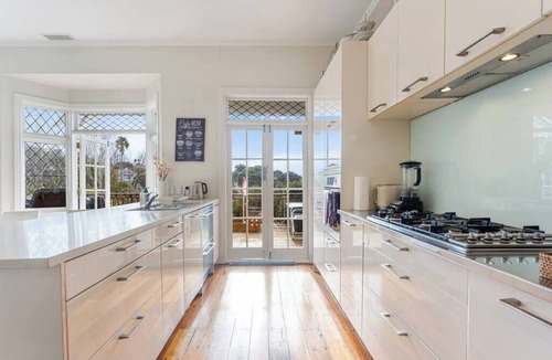 Parnell House | Parnell home with stunning views