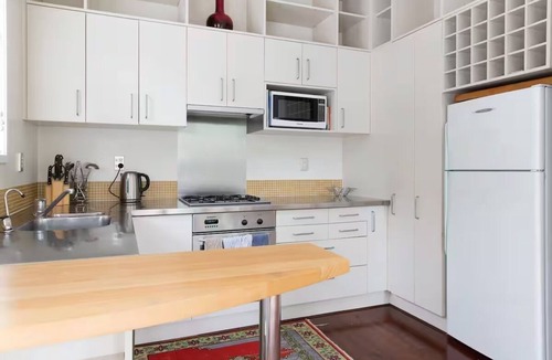 Parnell House | Parnell Ridgetop Townhouse. Walk to shops, restaurants and attractions