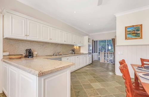 Wharparilla House | Paro's Landing - Riverfront Holiday Home Echuca