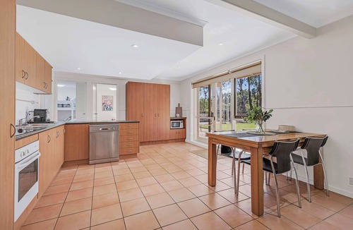 Wharparilla House | Paro's Landing - Riverfront Holiday Home Echuca