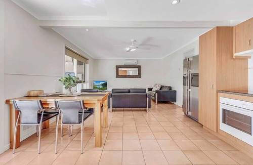 Wharparilla House | Paro's Landing - Riverfront Holiday Home Echuca