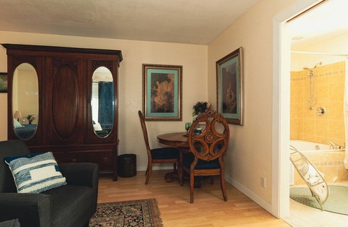 Yelm Bed & Breakfast | Parrish Room at BNB