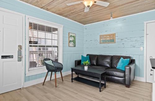 Siesta Key Village Apartment | Parrot Beach Cottages Suite #4