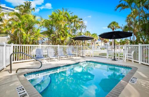 Siesta Key Village Hotel | Parrot Beach Cottages Suite #1