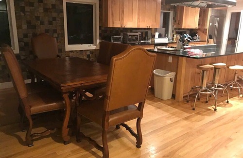 Franklin Cabin | Parrot Executive Cabin in Forest PH23