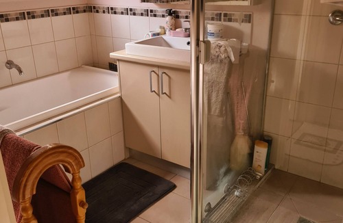 Ballarat East House | Parrot's on the creek .