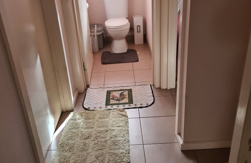 Ballarat East House | Parrot's on the creek .