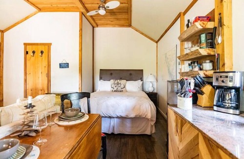 Parry Sound Cabin | Parry Sound Bunkie - Dock, BBQ, Firepit & Pets
