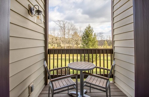 McGaheysville Condo | Partial Kitchen, King Bed, sleeps 4