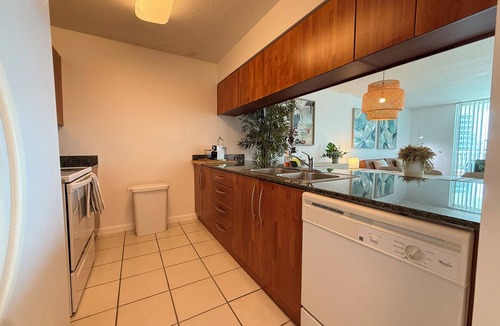 Brickell Apartment | Partial Ocean 3 Beds -1 bath Brickell @ownpm10
