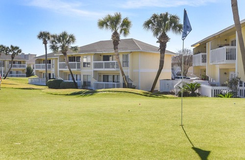 Holiday Isle Apartment | Partial Ocean View @ Sandpiper Cove - Netflix included