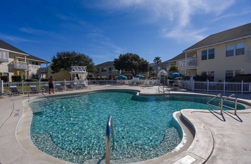 Holiday Isle Apartment | Partial Ocean View @ Sandpiper Cove - Netflix included