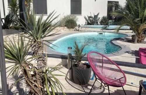 Villeneuve Apartment | Partie de villa moderne avec acces piscine