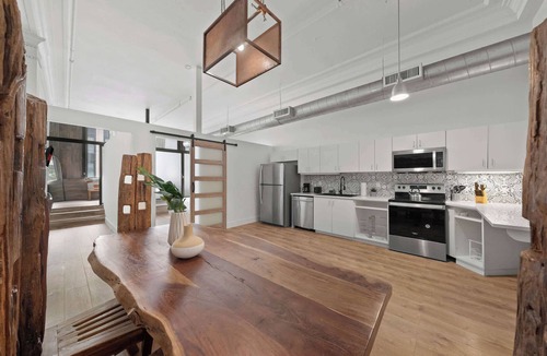 Gaslamp Quarter Apartment | Party in Gaslamp | 4BR Downtown Pad + Bathtub!