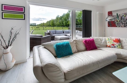 Tillicoultry Ski Chalet | Party Lodge - luxury 4-bedroom lodge with private hot tub, large gardens, barbecue area, lovely view