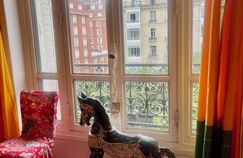 Ternes Apartment | Party of 6! Arc de Triomphe