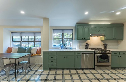 Barton Hills House | Party Pad! Sleeps 18, Arcade, Turf Sport Court, Stock Tank Pool, Heart of ATX!