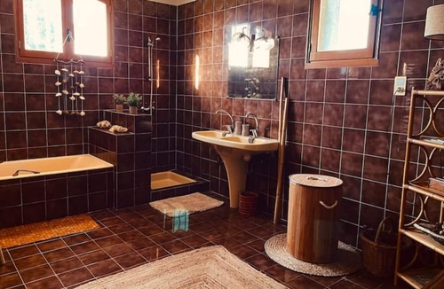 Lapeyrouse-Mornay Villa | Party Villa