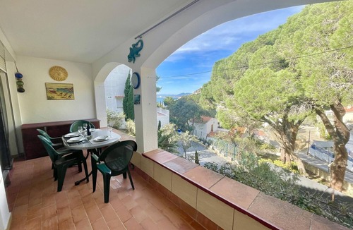 Almadraba-Canyelles Apartment | PAS. Views of Canyelles, private parking and Wifi