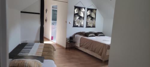 Chateau-l'Hermitage House | Pascal et Domi CHAMBRES "l'oasis des pins"