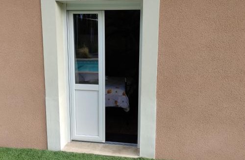 Chateau-l'Hermitage House | Pascal et Domi CHAMBRES "l'oasis des pins"