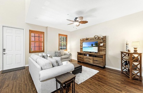 Biggar Apartment | Paseo 4107