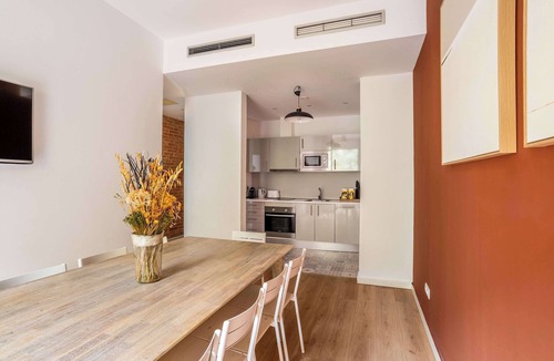 L'Antiga Esquerra de l'Eixample Apartment | Paseo de Gracia spacious 4BD - 4BTH