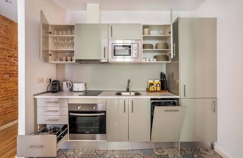 L'Antiga Esquerra de l'Eixample Apartment | Paseo de Gracia spacious 4BD - 4BTH