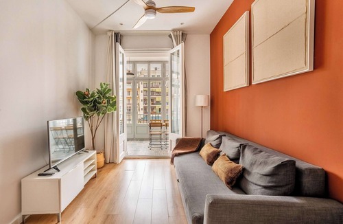 L'Antiga Esquerra de l'Eixample Apartment | Paseo de Gracia spacious 4BD - 4BTH