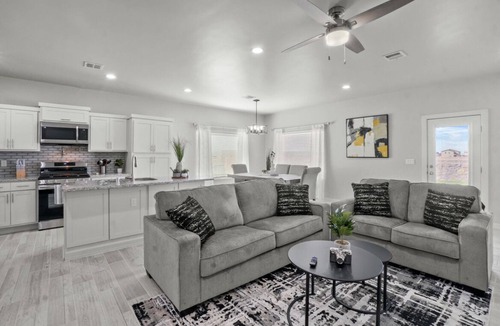 Biggs Field House | Paseo Haven- 4bdrm sanctuary