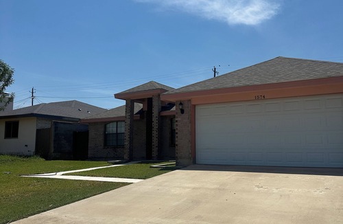 Eagle Pass House | Paseo House - 3 Bedroom/2Bathroom - Centrally Located - Your Perfect Nest!