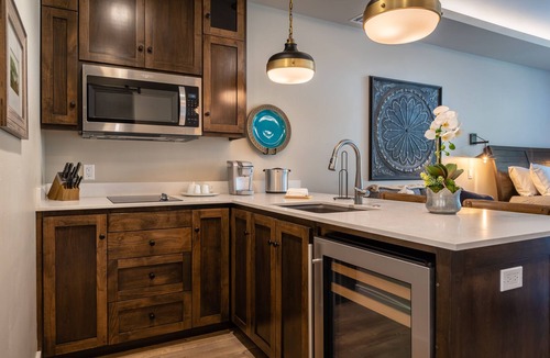Paso Robles Condo | Paso Park Suite 203-Downtown Paso Robles Park-Side Suite with Balcony!