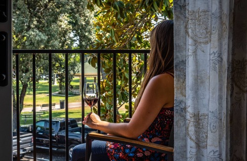 Paso Robles Condo | Paso Park Suite 203-Downtown Paso Robles Park-Side Suite with Balcony!