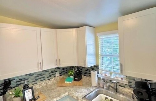 Pass-a-Grille Cottage | Pass-a-Grille Beach Getaway| Walkable| Bikes +Gear