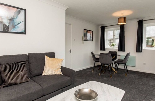 Bracknell Apartment | Pass the Keys | 5 Sleeper Cosy Apartment
